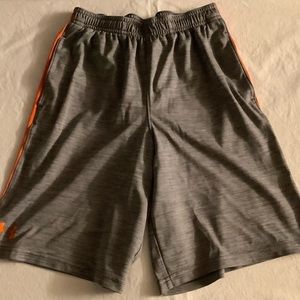 UNDER ARMOUR BOYS LOOSE SHORTS SIZE YMD
